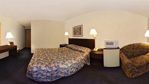 Econo Lodge West Lafayette Exterior photo
